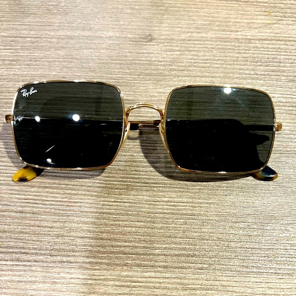 Excellent condition. Ray ban. Gold frames. Tortoise. - Picture 1 of 1